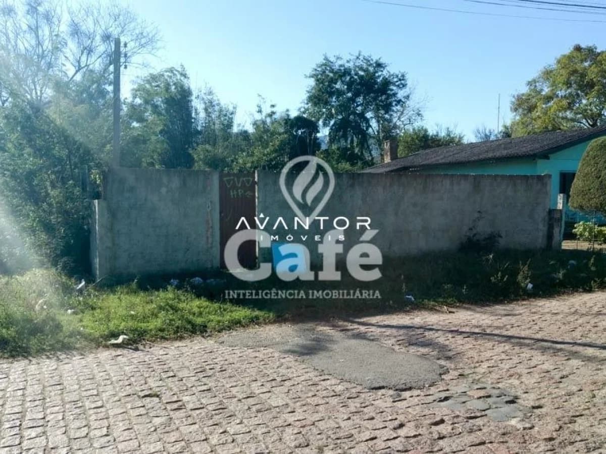 Terreno com construção e muro de alvenaria — Terreno à venda em Nossa Senhora do Rosário, Santa Maria/RS