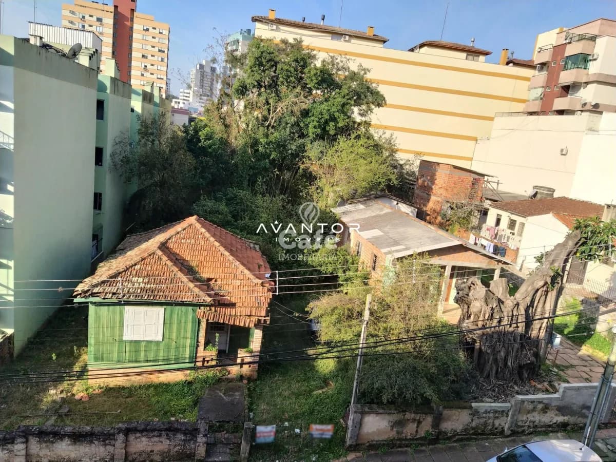 Vista da janela com pátio — Terreno à venda em Centro, Santa Maria/RS