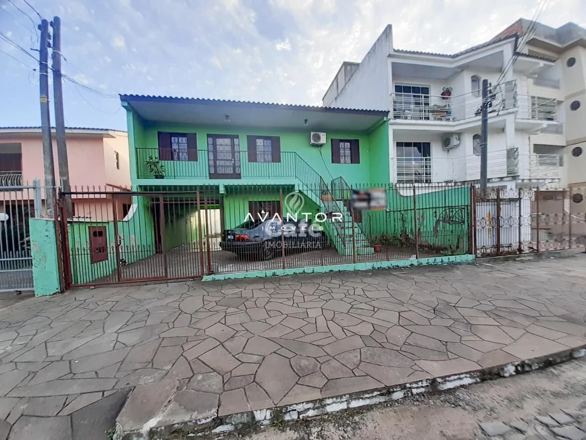 Fachada da casa com entrada — Casa com 6 quartos à venda em Passo D'Areia, Santa Maria/RS
