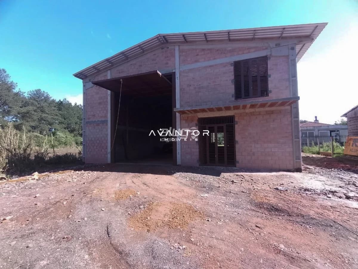 Pavilhão Amplo De 756 m² para Alugar em Excelente Localização — Pavilhão com 2 salas para alugar em Pé de Plátano, Santa Maria/RS